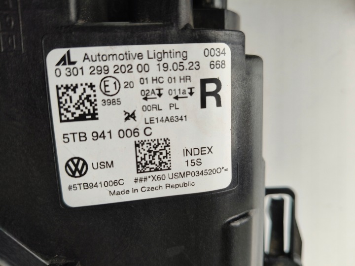 PHARE DROITE PROJECTEUR VW TOURAN 5TA 16-