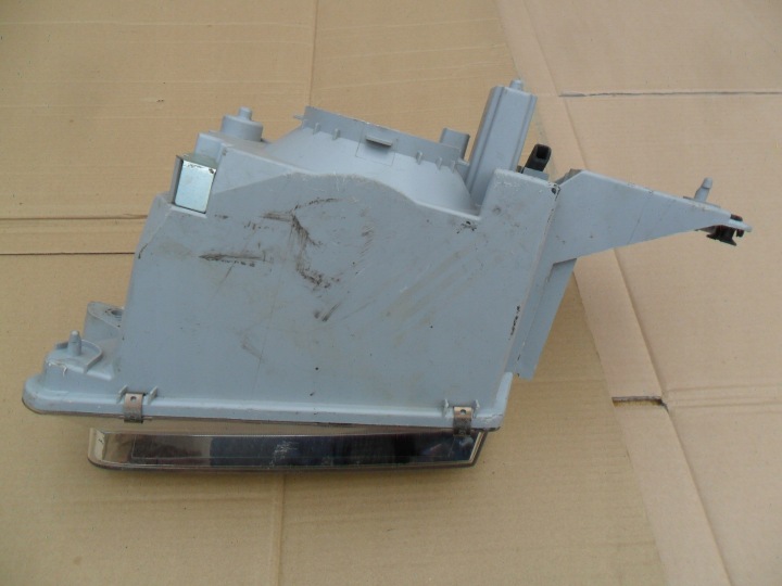 MAZDA 323F BJ 98-00 PROJECTEUR DROIT 1305235393