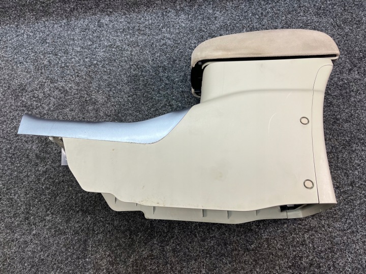 MITSUBISHI OUTLANDER II ACCOUDOIR TUNNEL CENTRAL 8011A083