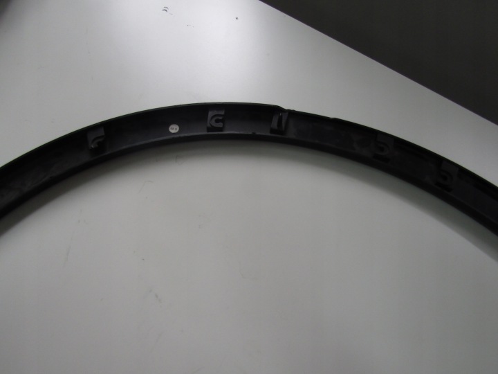 MOULURE GARDE-BOUE DROITE ARRIÈRE CAYENNE 7P5