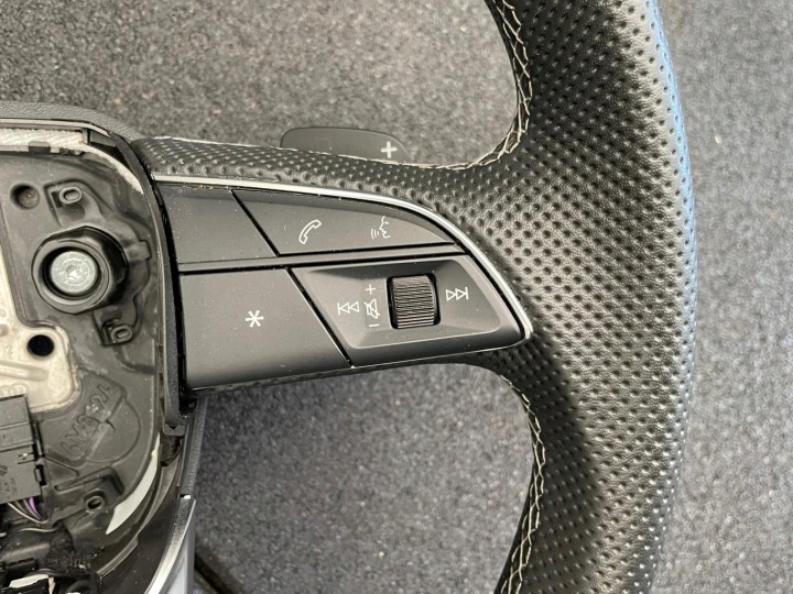 VOLANT AUDI Q7 Q8 4M 4M8 LIFT S LINE 2024R COMME NEUF 2024R