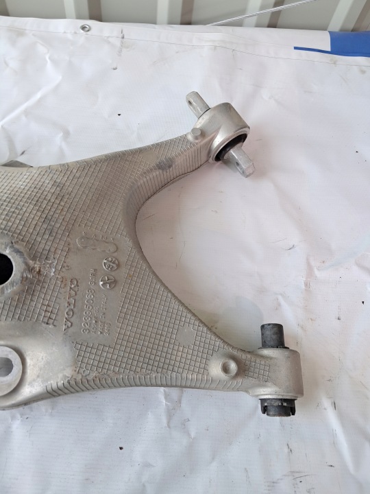 BRAS DE SUSPENSION DROIT ARRIÈRE ARRIÈRE VOLVO XC60 II HYBRIDE 32395068