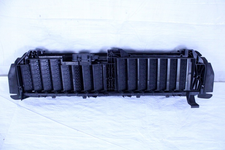 MERCEDES 213 W213 JALOUSIE STORE GUIDE D'AIR AVANT A2135002900