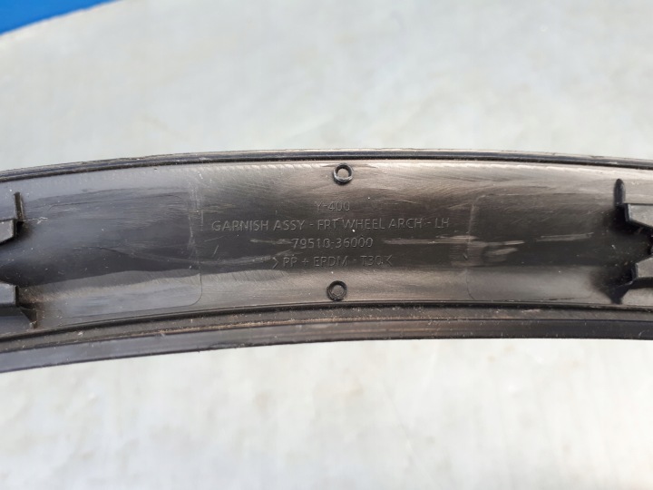 SSANGYONG REXTON 18-20 MOULURE GARDE-BOUE GAUCHE AVANT