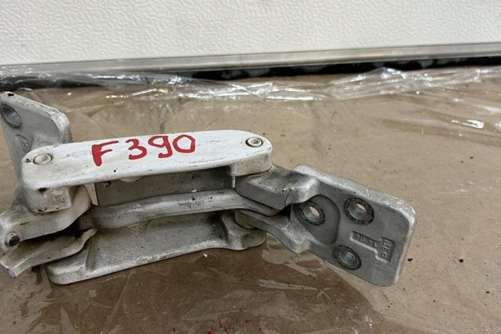 SUPÉRIEUR CHARNIÈRES PORTES MERCEDES-BENZ SPRINTER 3,5-T (906) A9067400237 2014