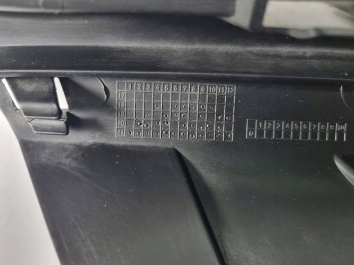GRILLE DROITE PARE-CHOCS AVANT MERCEDES G W463