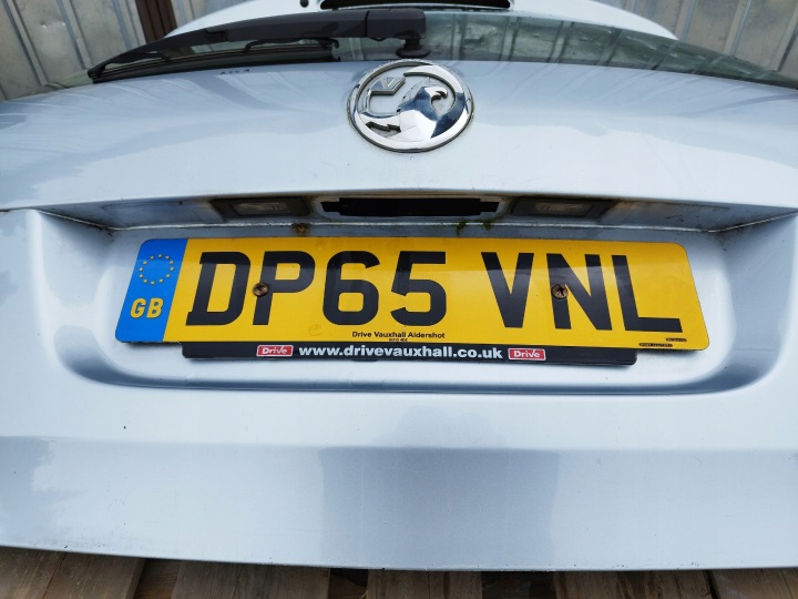 COUVERCLES DE COFFRE VITRE ARRIÈRE OPEL ASTRA J IV UNIVERSEL ANNÉE 2009-2015 COULEUR Z189