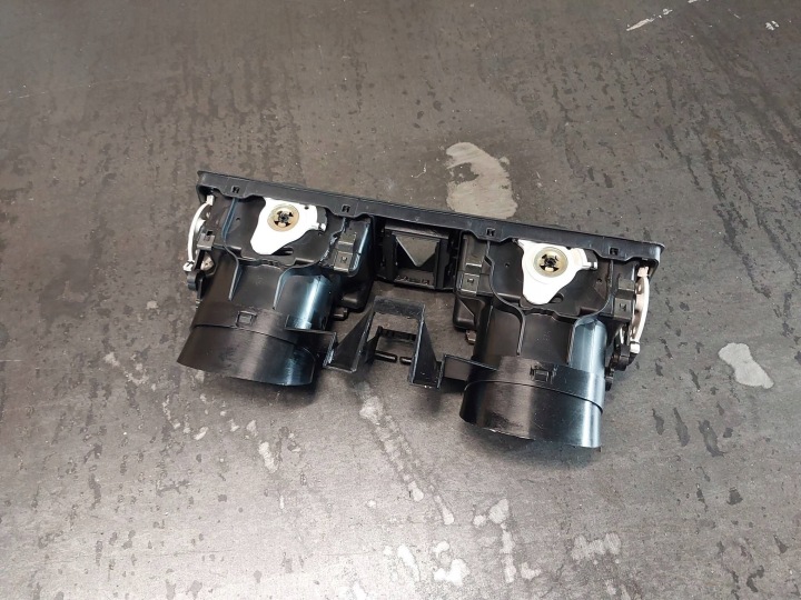 GRILLE CONDUIT D'AIR CENTRALE SKODA OCTAVIA MK1 (1U) 1U0820951 FONCTIONNEL