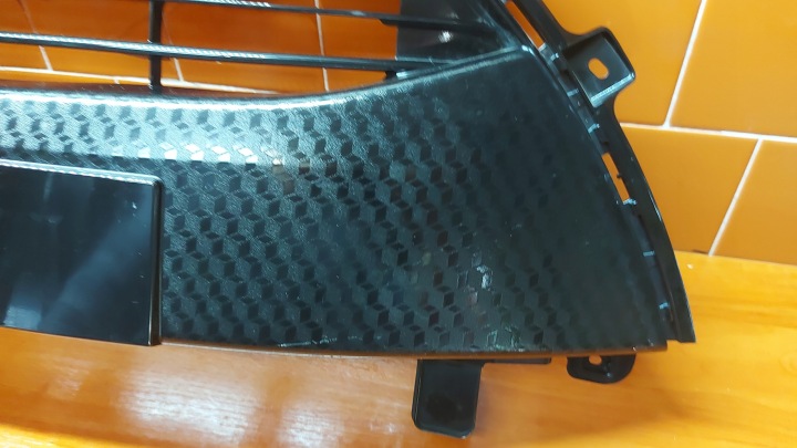 GRILLE GRILLE CENTRALE CALANDRE PARE-CHOCS AVANT AVANT TOYOTA YARIS IV 20-