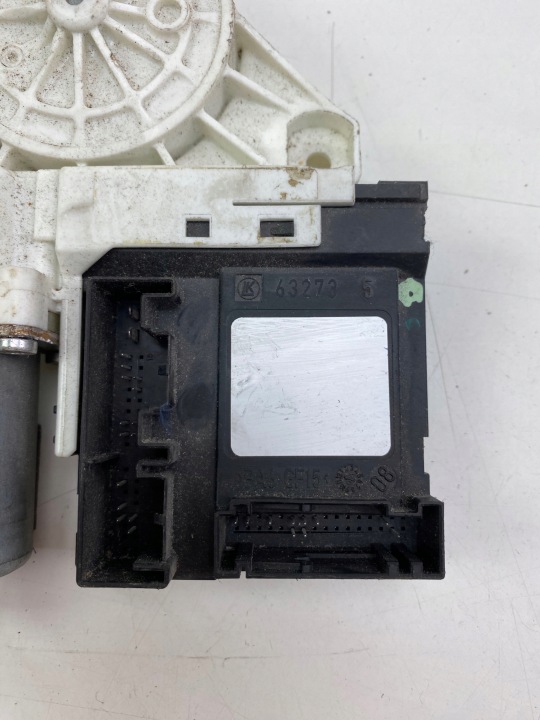 AUDI A3 8P PETIT MOTEUR VITRES E840311202