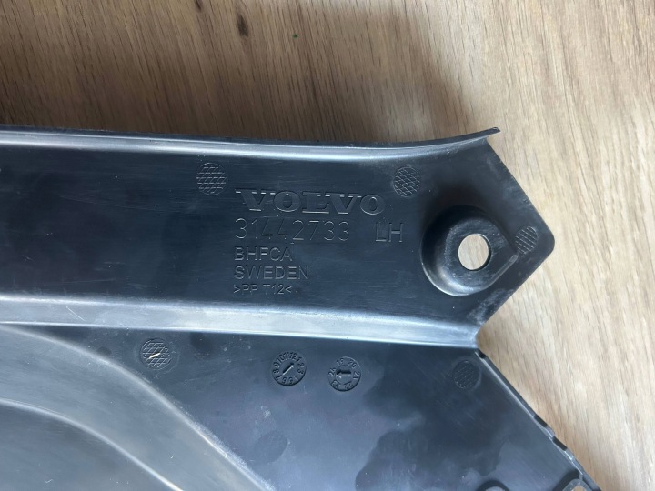 VOLVO XC90 II 2014- PROTECTION PANNEAU AVANT GAUCHE ORIGINAL