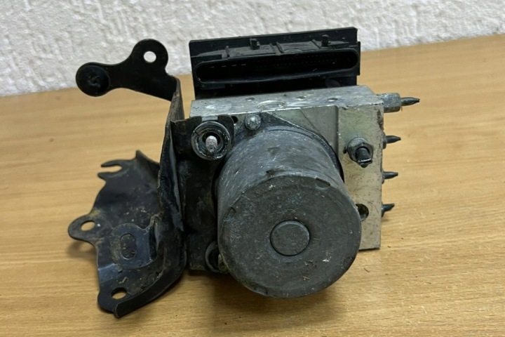POMPE ABS TOYOTA AURIS (_E15_) 0265950512 2.0L DIESEL 93KW 2009