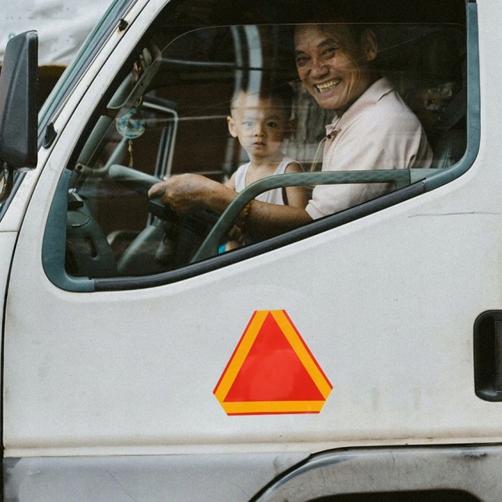 JAUNE TRIANGLE DE SIGNALISATION RÉFLÉCHISSANT VERS VOITURES 35CM