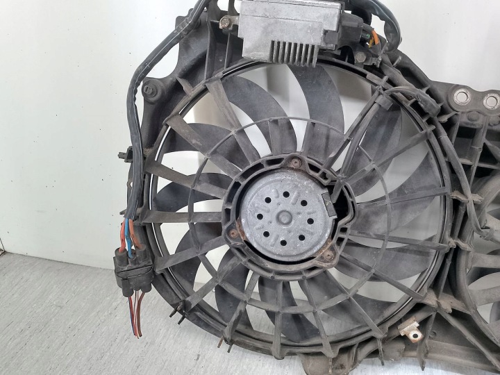 VENTILATEURS DE RADIATEUR AUDI A4 B6 8E0121205M FS1223 870765G 1.6 8V