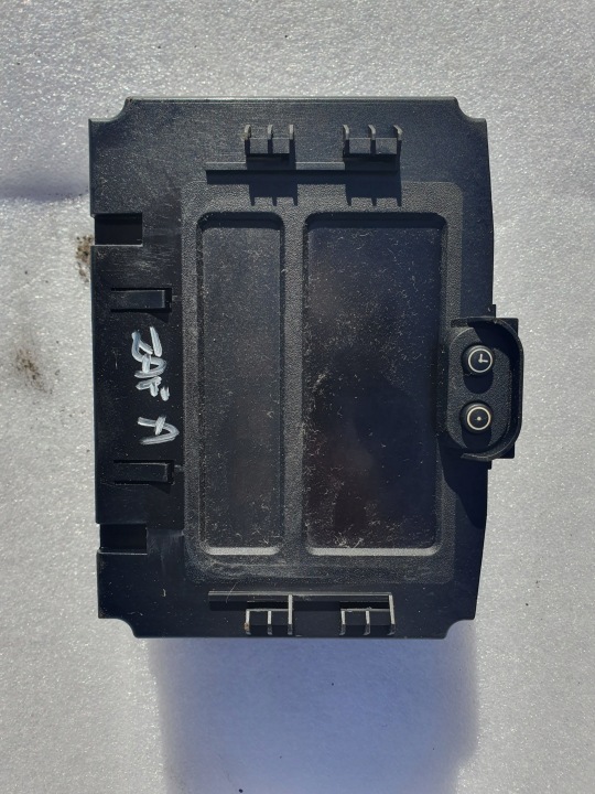 MOULURE REVÊTEMENT ZDEWRZAKA ARRIÈRE PANNEAUX DÉCORATIFS OPEL ZAFIRA A 01R 2.2 DTI CODE Y21Z
