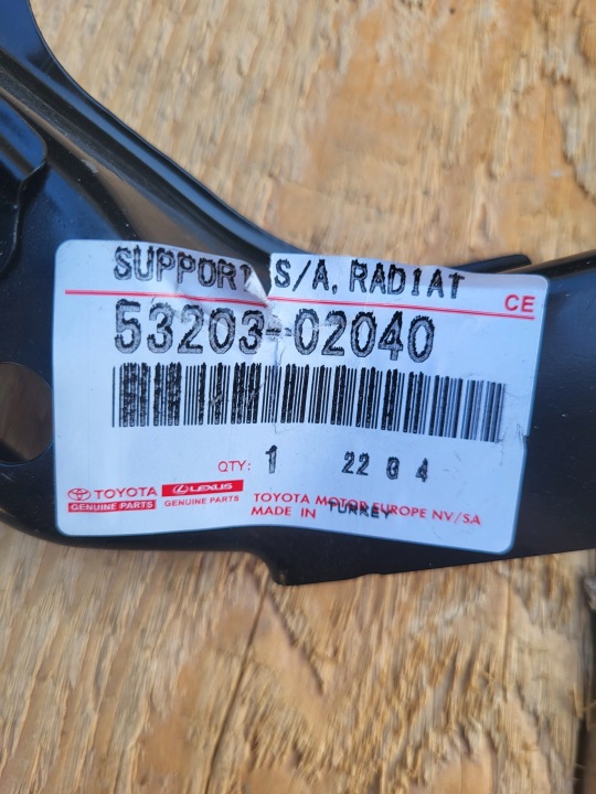 OCULAIRE FIXATION PHARES PANNEAU AVANT GAUCHE DROIT TOYOTA AURIS I