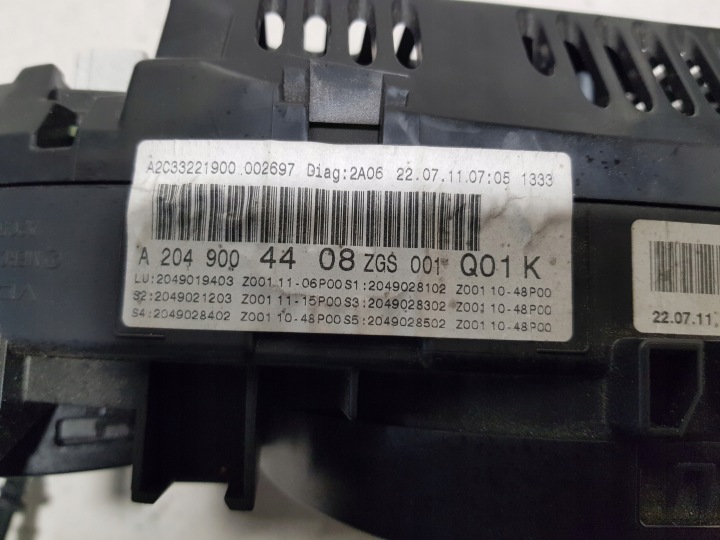 COMPTEUR TABLEAU DE BORD MERCEDES W204 LIFT 2049004408