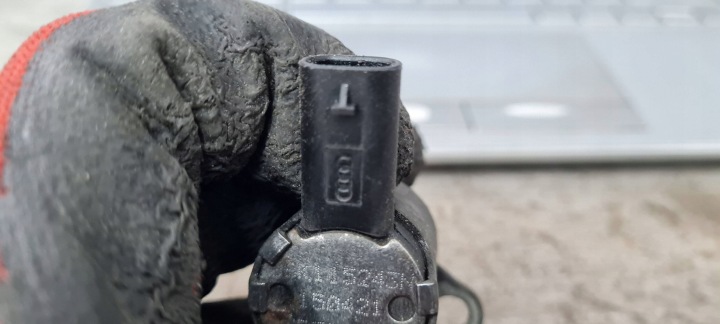 SOUPAPE CAPTEUR PRESSION HUILES 2.0 TFSI CHH 06K115243N