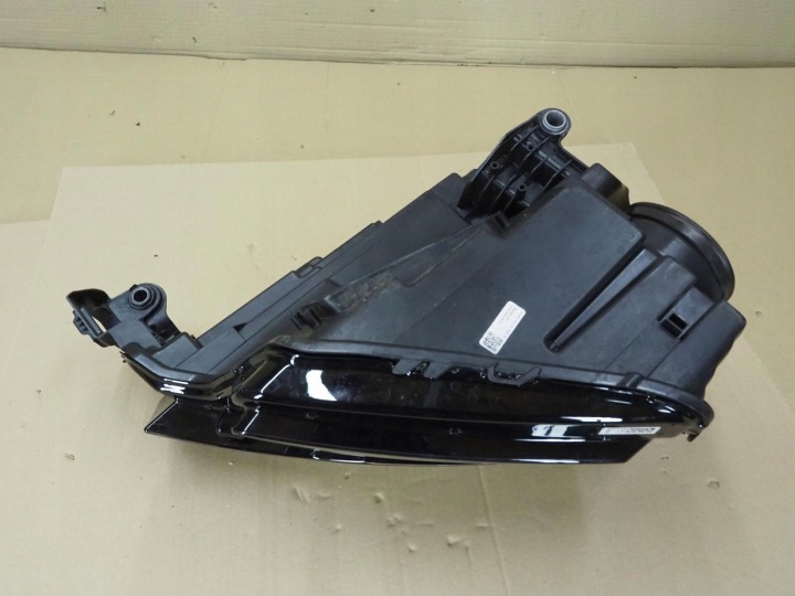 PHARE AVANT DROITE SKODA KAROQ 57B941010