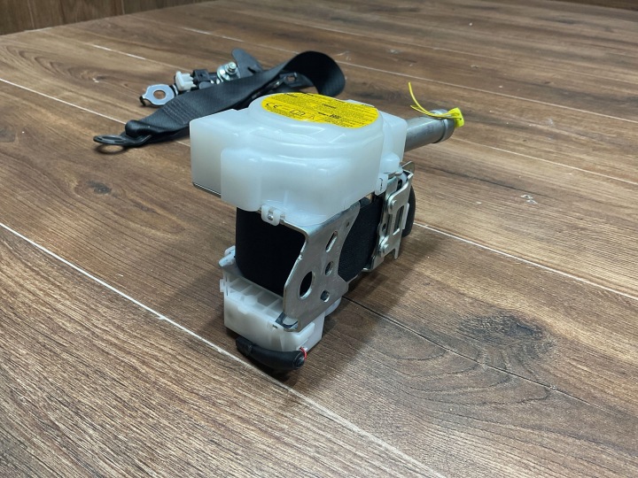 CEINTURE DE SÉCURITÉ SIÈGES AVANT DROIT LEXUS UX 7Y1980P.