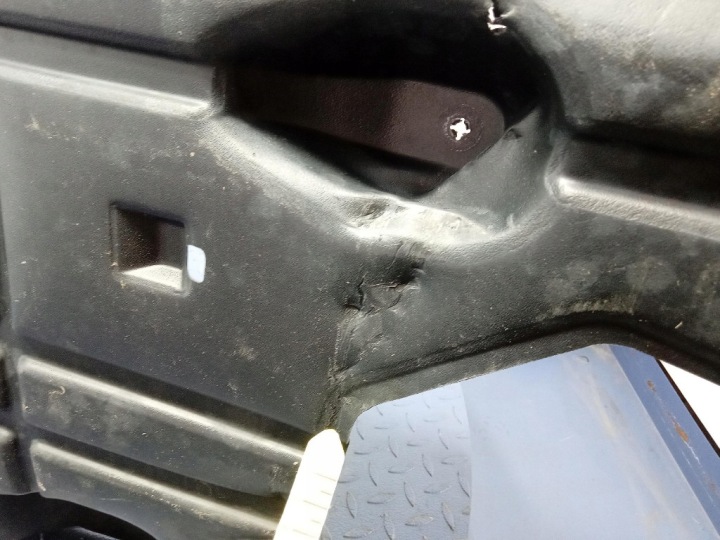MASERATI LEVANTE PROTECTION PLASTIQUE CHÂSSIS DROITE LATÉRALE 670032422DX