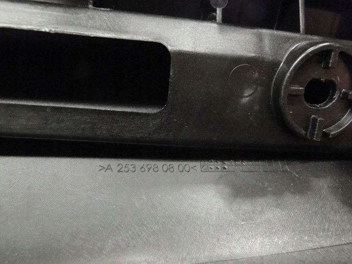 MERCEDES GLC 253 X/C MOULURE SEUIL DROITE SEUIL