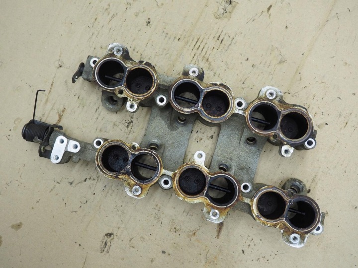 COLLECTEUR ADMISSION COUVERCLES DE COFFRE MONDEO MK3 2.5 V6 F7RU9K461AA