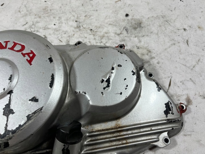 COUVERCLE ADHÉRENCE DROITE ARGENTÉE HONDA VF 1000F SC15