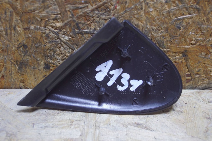 RENAULT MEGANE III TRIANGLE GARDE-BOUE DROIT 638740003R (A131)