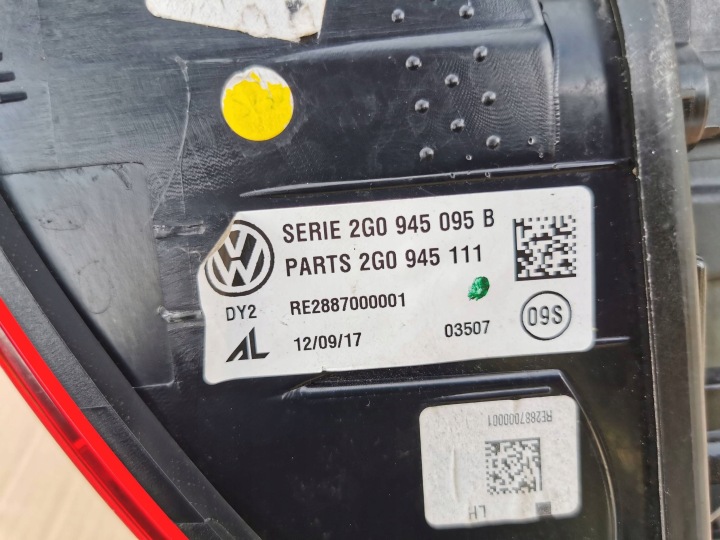VW POLO VI 2G0 17- PHARE ARRIÈRE GAUCHE EN BON ÉTAT ARRIÈRE 2G0945095B