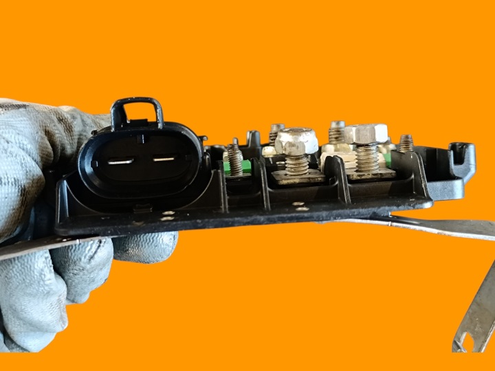 CHÂSSIS CAPUCHON BORNES BATTERIE TRAFIC VIVARO PRIMASTAR 01-14 8200463743