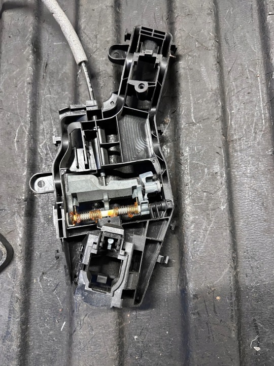 SERRURE ARRIÈRE GAUCHES PORTES VW TOURAN (5T1) 5TA839015E 1.4L GASOLINE 110KW