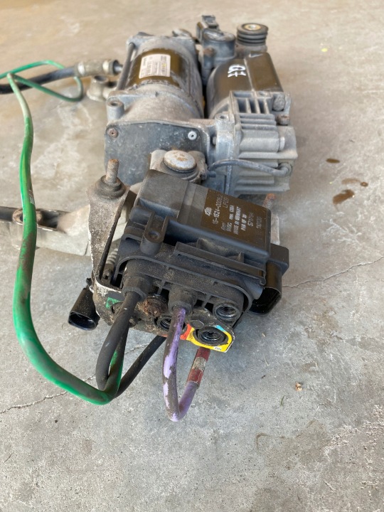 COMPRESSEUR SUSPENSIONS AUDI Q7 (4L) 7L8616006F 3.0L DIESEL 180KW 2012