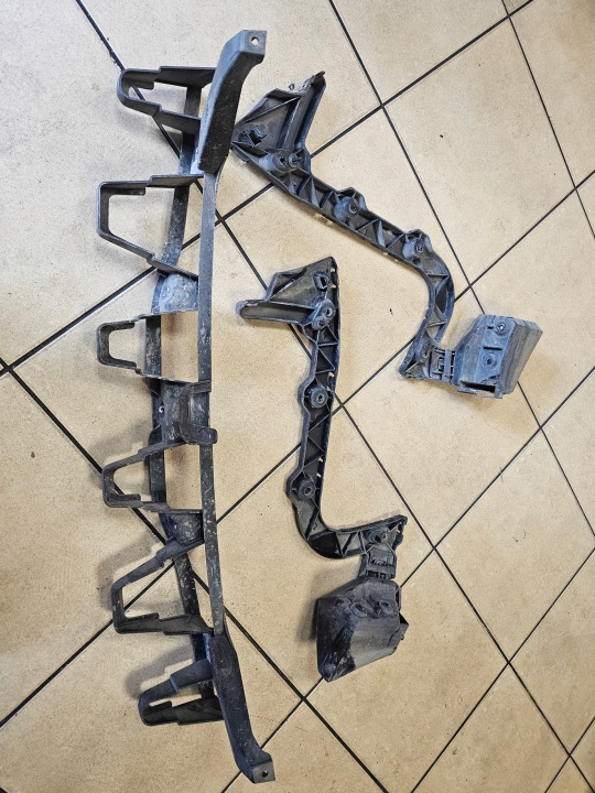 FORD FOCUS MK3 UNIVERSEL 11-18 GLISSIÈRES PARE-CHOCS ARRIÈRE JEU BM51-N17B861-A