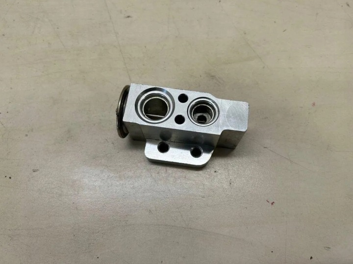 SOUPAPE RADIATEUR CLIMATISATION AUDI A6 (4F2, C6) 4G0820181A 3.0L GASOLINE