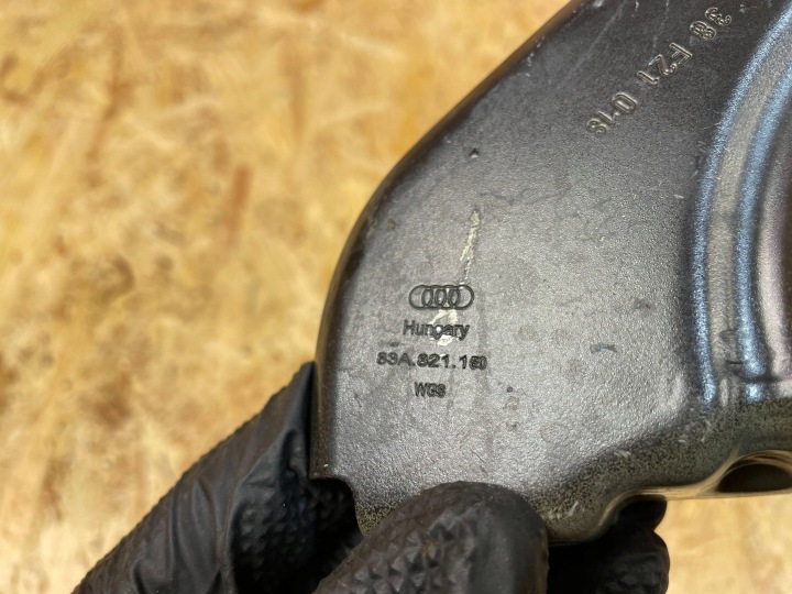 FIXATION SUPPORT POIGNÉE GARDE-BOUE AVANT DROIT AUDI Q3 II 83A 83A821150 18-