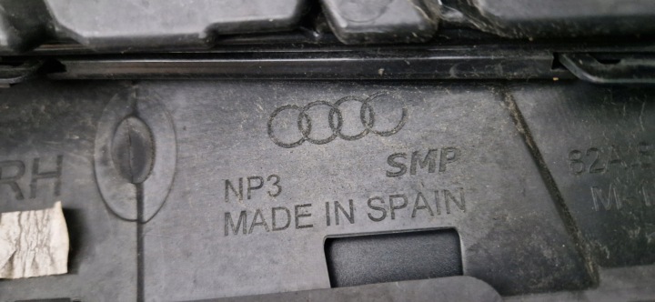 AUDI A1 82A S-LINE GRILLE PARE-CHOCS AVANT DROITE