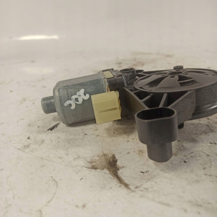 SKODA OCTAVIA IV PETIT MOTEUR VITRES GAUCHE AVANT 0130822715