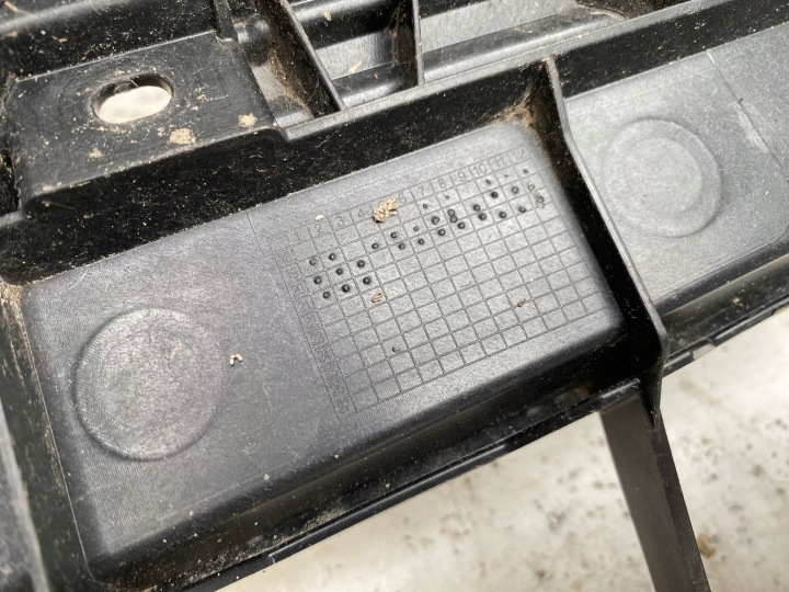 AUDI A4 B9 LIFT 19- S-LINE RENFORCEMENT GRILLES DE RADIATEUR FIXATION CALANDRE 8W0807233D