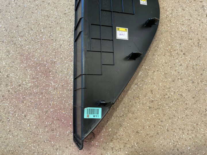 ZASLAPKA LATÉRALE TABLEAU DE BORD INSTRUMENTATION DROITE CÔTÉ HYUNDAI IONIQ 5 84785GI100
