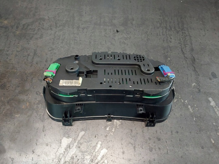 COMPTEUR COMPTEUR DE VITESSE VOLKSWAGEN GOLF IV 1J0920821B