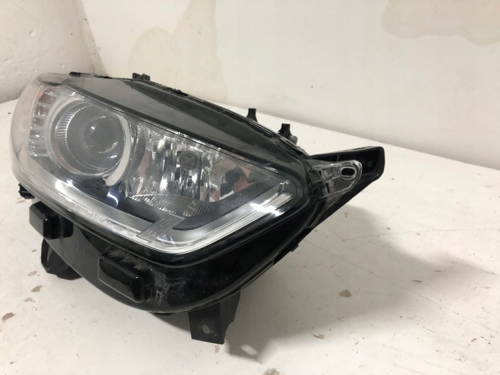 PHARE DROITE AVANT FORD MONDEO FUSION MK5