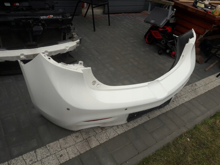 MAZDA 3 BL 2009-2013 PARE-CHOCS ARRIÈRE HAYON ÉTAT COULEUR BLANC PERLA 34K