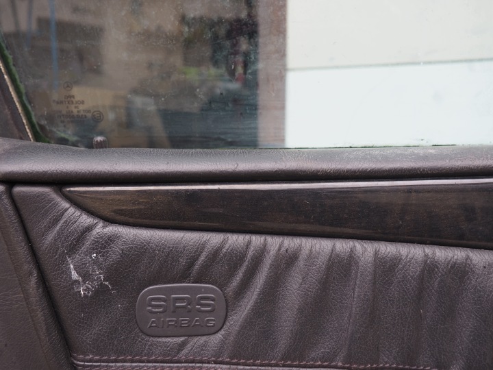 MERCEDES E-KLASA W210 PORTES GAUCHE AVANT COULEUR 744 BON ÉTAT SANS CORROSIF