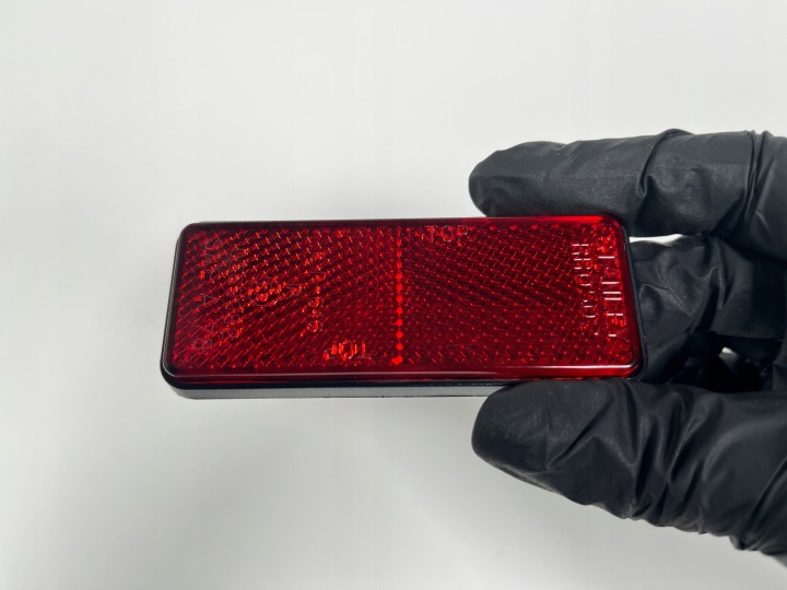 RÉFLECTEUR MOTOCYCLETTE PROSTOKATNY ROUGE STANLEY RR0502 070-0502