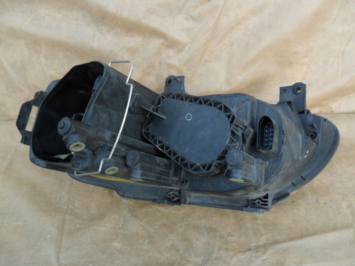 PHARE AVANT DROITE VW CADDY 2K5