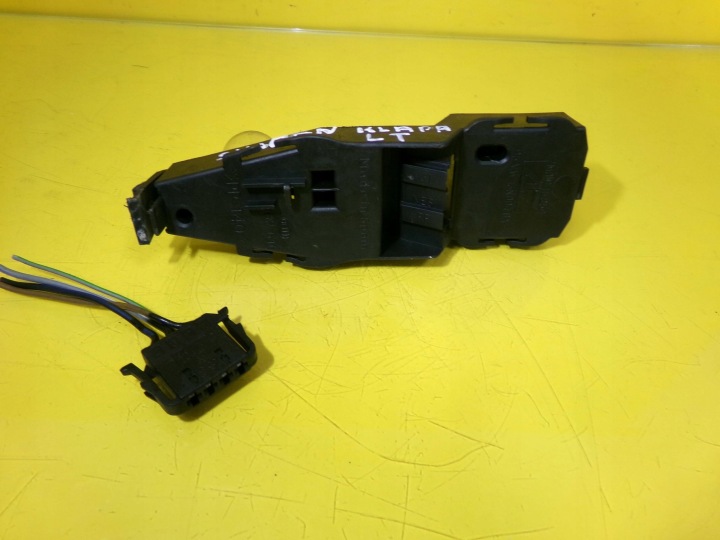 DOUILLE D'AMPOULE GAUCHE ARRIÈRE DANS COUVERCLE DE COFFRE VOLKSWAGEN SHARAN 962620 NR288