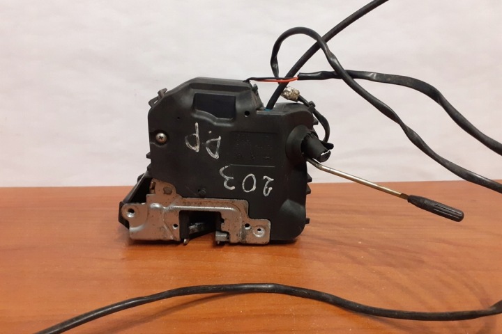 SERRURE DROITS AVANT PORTES MERCEDES-BENZ C (W203) 6934 2002