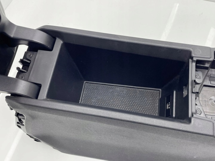 BMW 1 F40 2019 TUNNEL CENTRAL