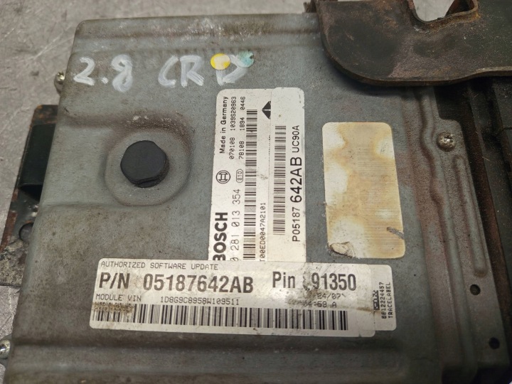 CONTRÔLEUR MODULE MOTEUR DODGE NITRO 2.8 CRD 05187642AB